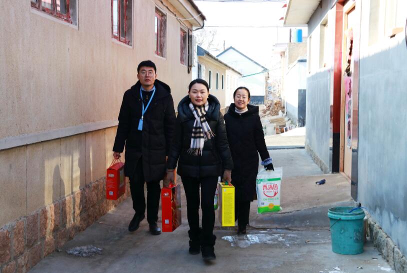 寒冬臘月送溫暖，真情幫扶暖人心 ——德才裝飾走訪慰問膠州市困難群眾(圖3)