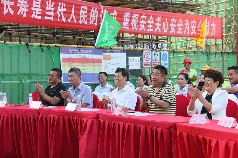 市總工會“勞動者之歌?共同的家園”慰問演出走進中建聯(lián)合(圖1)