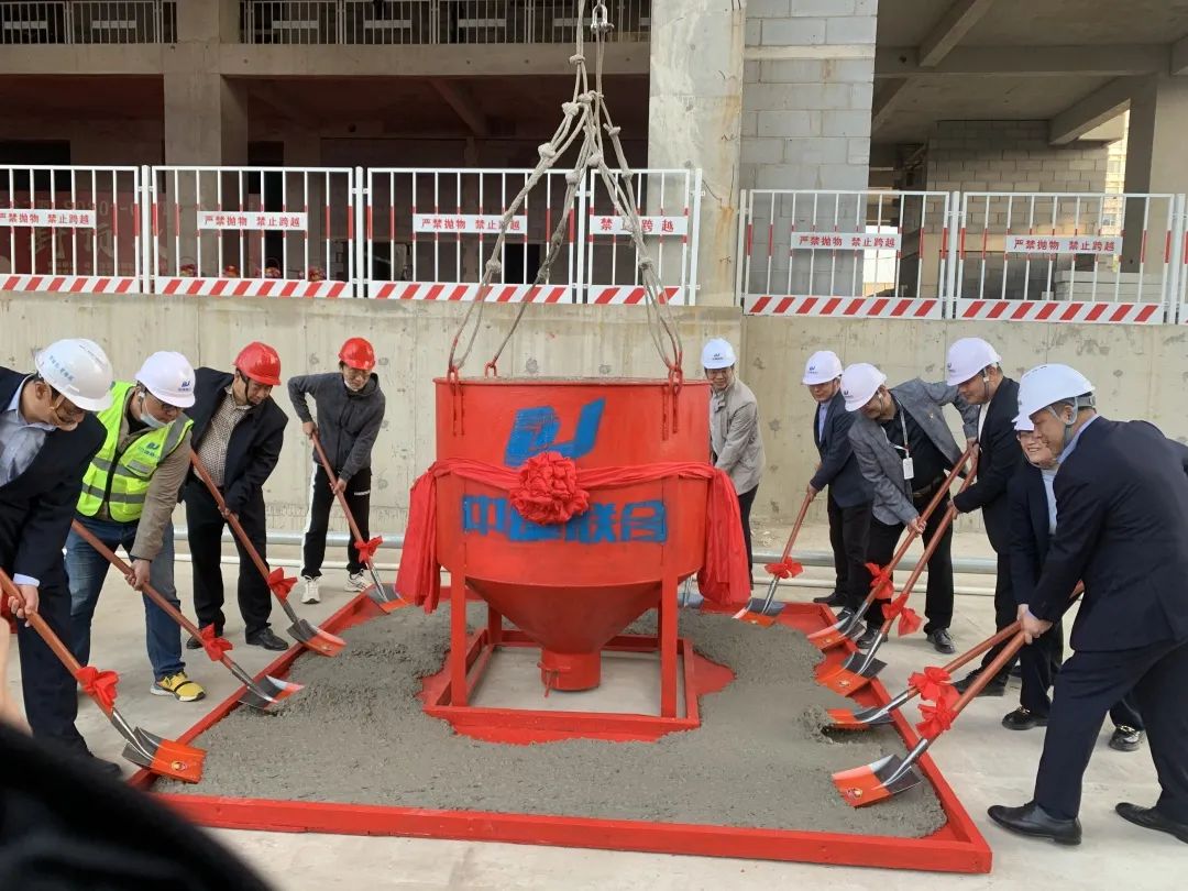 傾心匠筑，未來可期|德才創(chuàng)新中心辦公樓喜封金頂(圖3)