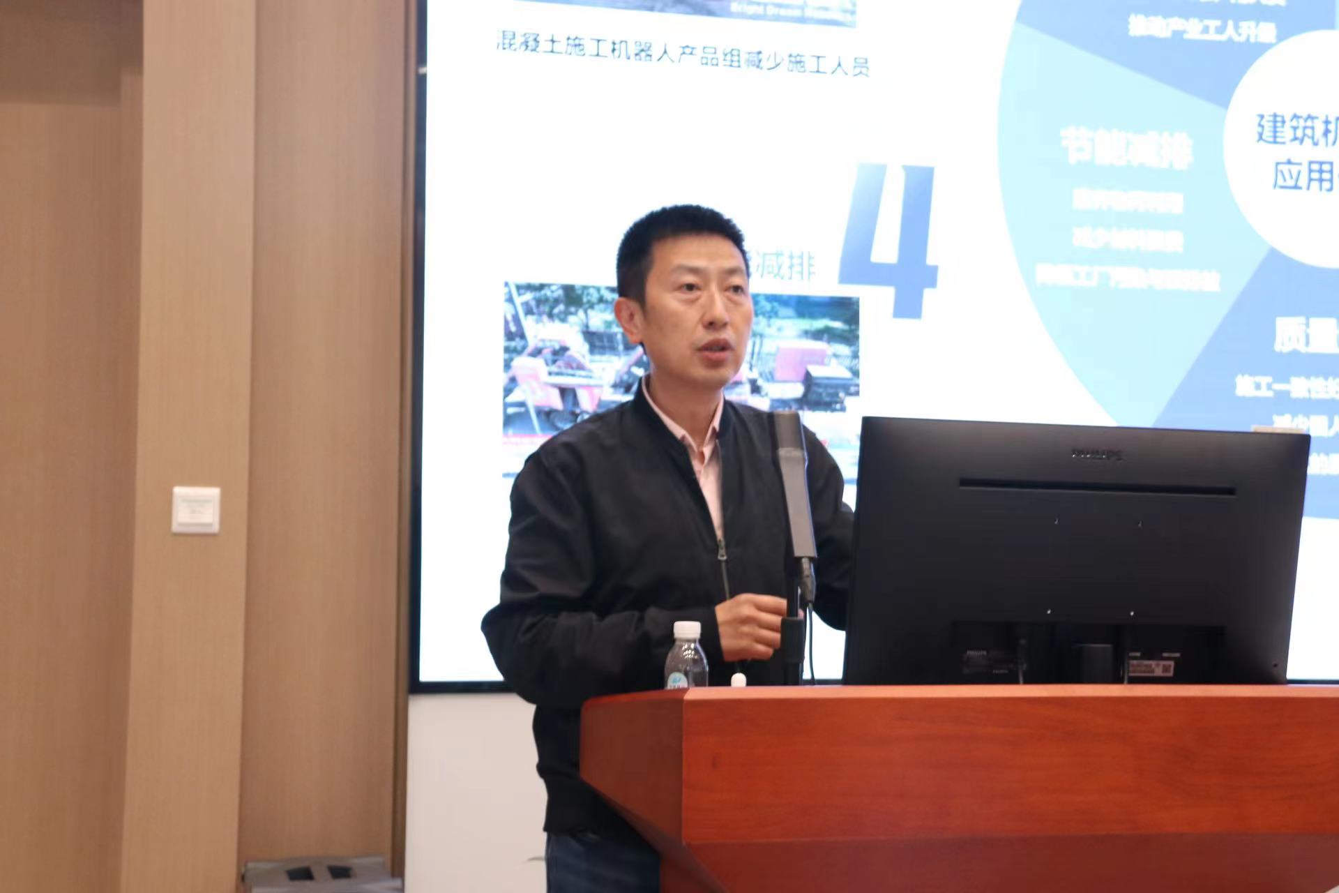 德才集團(tuán)開展2023年度智能建造標(biāo)桿項(xiàng)目培訓(xùn)講座，中建聯(lián)合董事長(zhǎng)袁永林參加座談(圖2)